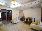 Casa de 3 amb con local, cochera y terraza