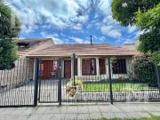 Casa de 3 ambientes zona Los Pinares en VENTA