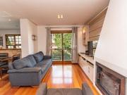 Casa de 3 andares, com 4 dormitórios no bairro Vila Jardim
