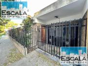 CASA DE 3 DORM CON COCHERA Y PATIO EN VENTA LOMAS DE ALBERDI