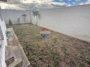 Casa de 3 Dorm. Con Patio en Urbanización Privada