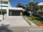Casa de 3 dormitórios com 560m² com vaga Jardim do Golf I