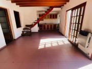 Casa de 3 dormitorios con cochera