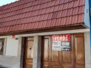 Casa de 3 dormitorios con cochera y 2 patios con...