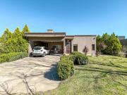 Casa de 3 dormitorios con pileta desarrollada en una...