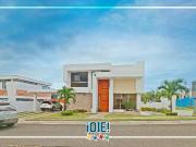 Casa de 3 dormitorios en venta, en urbanización Ciudad...