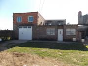 CASA DE 3 DORMITORIOS, GARAJE Y JARDIN