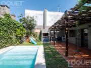 Casa de 3 dormitorios, patio con pileta y cochera para 2...