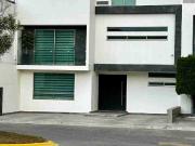 Casa de 3 niveles, 3 recamaras, en VENTA. Residencial...