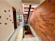 Casa de 3 niveles en venta, Envigado La Inmaculada