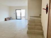 Casa de 3 Niveles con Terraza y Vista al Mar en Col....