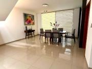 Casa de 3 niveles en Claustros Centro Sur Casa de 3 niveles en Claustros Centro Sur