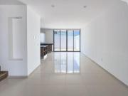 Casa de 3 niveles en venta en Coto Creta de Capital Norte