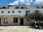 Casa de 3 niveles en venta en El Refugio Torre de Piedra