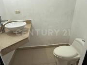 Casa de 3 Niveles en Venta Valle La Rioja, Apodaca,...