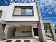 CASA DE 3 NIVELES EN VENTA ZONA CAMPOS ELISEOS