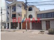 Casa De 3 Pisos Con Departamentos – Perfecta Para Rentar... Casa De 3 Pisos Con Departamentos – Perfecta Para Rentar...