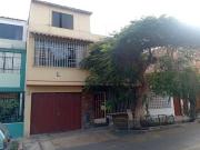 ¡Casa de 3 pisos con excelente ubicación!