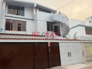 Casa De 3 Pisos Con Mini Departamento