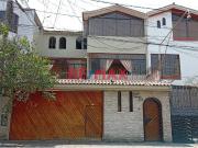 Casa De 3 Pisos Con Piscina Y Cochera Doble – Amplios...