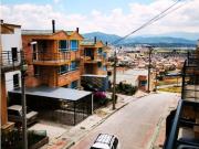 Casa de 3 Pisos con Vista al Lago en Paipa – Barrio Fátima