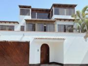 Casa de 3 pisos de 483 m² con 6 habitaciones en Corpac –...