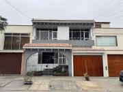 Casa de 3 pisos en alquiler – Urb. Valle Hermoso, Surco