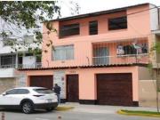 Casa de 3 Pisos en Cercado de Lima: 338 m² Frente a...