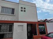Casa de 3 pisos en esquina en venta, al sur de la ciudad...