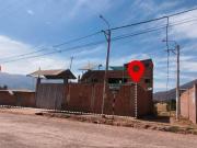 Casa De 3 Pisos En Esquina Sobre La Avenida Principal...