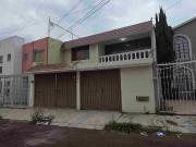 Casa de 3 pisos en venta, a un costado de la UAEH, al...