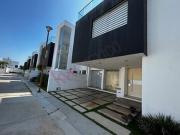 Casa de 3 pisos en VENTA en Residencial Altos zona...