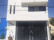 CASA DE 3 PISOS EN VENTA EN SOLEDAD DE GRACIANO SANCHEZ