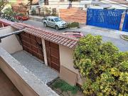 Casa de 3 pisos vista parcial a parque en San Miguel