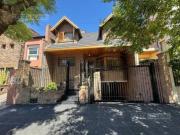 Casa de 3 plantas con pileta en venta en La Lucila