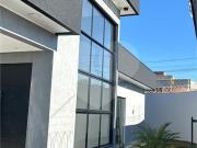 Casa de 3 Quartos e suíte com piscina no Jardim Itália –...