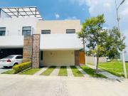 CASA DE 3 REC EN COTO ENCINOS LOS ROBLES