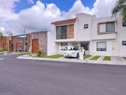 Casa de 3 rec?maras y 2.5 ba?os en condominio con...