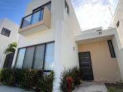 CASA DE 3 RECÁMARAS 1 en pb Y PISCINA EN ZENSIA PARQUE...