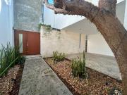 Casa de 3 recámaras, a pie de calle, en Temozon, con...