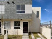 Casa de 3 recamaras con amplio jardín en fraccionamiento...