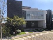 CASA DE 3 RECAMARAS CON BAÑO, ROOF GARDEN EQUIPADO LOMAS...
