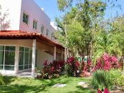 Casa de 3 Recámaras con Jardín Privado en Comunidad...