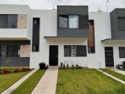 Casa de 3 recámaras en clúster con alberca en Fracc. La...