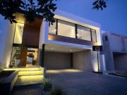 Casa de 3 recámaras en privada con amenidades en Cholul