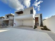 Casa de 3 recamaras en Privada Temozon Norte