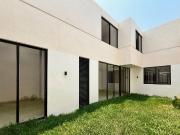 Casa de 3 recámaras en temozon norte, a calles del...