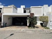 Casa de 3 recámaras en venta con paneles solares en Cholul