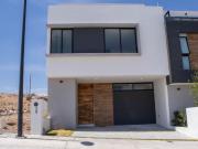 Casa de 3 Recámaras + Estudio en Capital Sur, Querétaro...