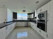 Casa de 3 recámaras y roof en venta en Lomas de...